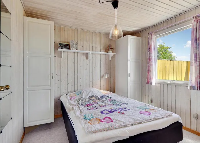 Vakantiehuis Awesome In Fåborg